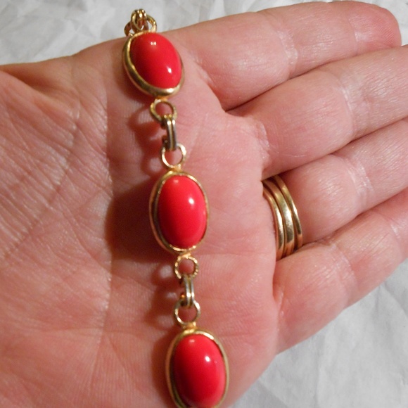 Gold and Red Oval Bracelet - Picture 2 of 3